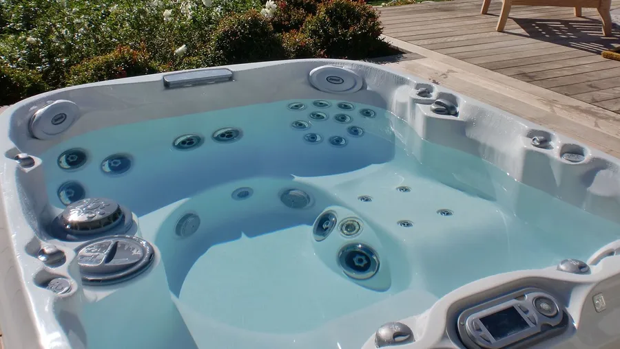 Jacuzzi at Binghatti Elite.