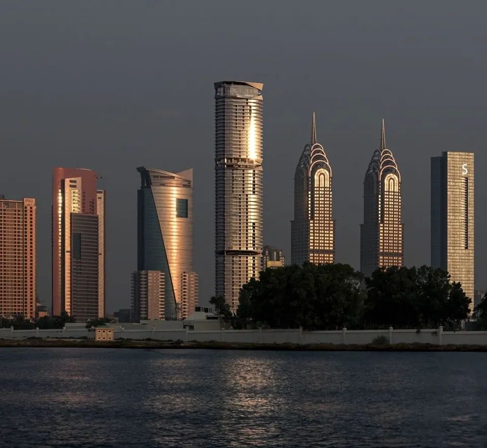 Iconic Tower, Dubai Internet City · render 1