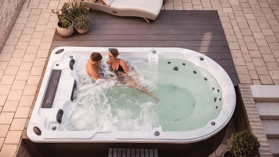 Jacuzzi at Zenith J1.