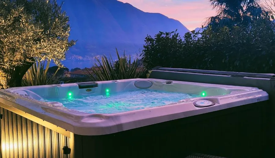 Jacuzzi at Sol Levante.