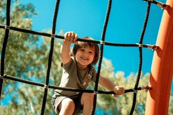 Kids Rope Climbing at One Beverly.