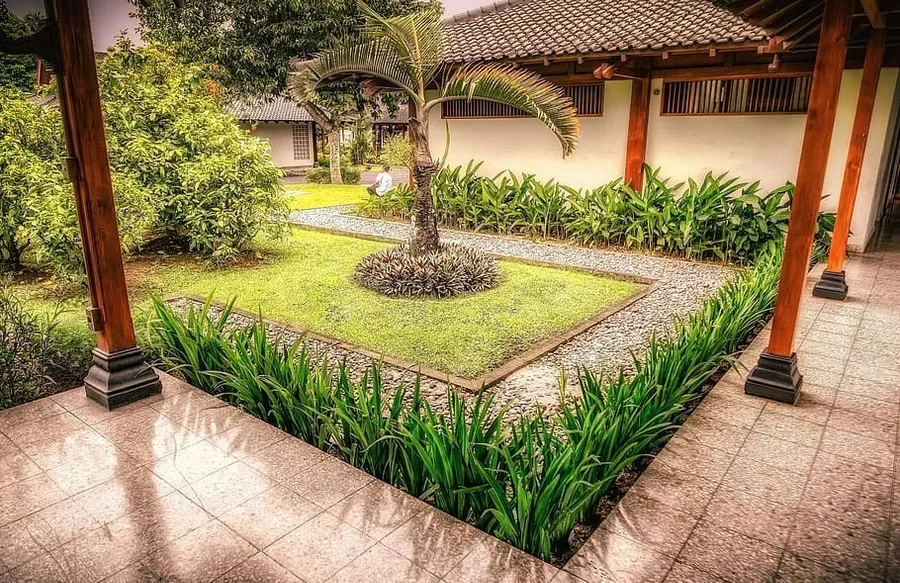 Courtyard And Gardens at il teatro Residences 1 and 2.